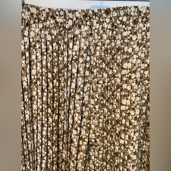 Tan Floral Pleated Maxi Skirt - Picture 3 of 3